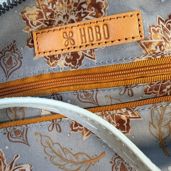 HOBO Leather Silver Metallic shoulder Bag - Picture 13 of 17